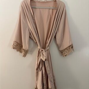 Le Rose Elegant Lace Trimmed Robe